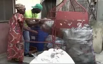 Sáng kiến đổi rác thải nhựa lấy học phí ở Nigeria