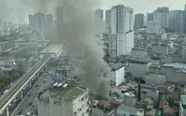 Cháy lớn tại ngôi nhà 2 tầng ở Hà Nội