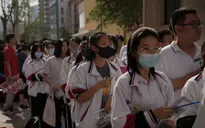 Thi Cao khảo tại Trung Quốc: Phụ huynh còn lo lắng hơn thí sinh!