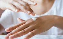 3 cách tốt nhất để giữ cho bàn tay của bạn trông trẻ trung