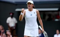 Iga Swiatek ngược dòng vào tứ kết Wimbledon 2023
