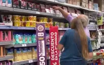 Khách du lịch đổ về các siêu thị Argentina mua hàng giá rẻ
