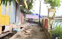 TP Hồ Chí Minh di dời khẩn người dân trong vùng sạt lở kênh Thanh Đa