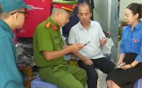 Muôn kiểu khó khi vận động người dân làm định danh điện tử