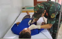 Quân y đảo Trường Sa kịp thời cấp cứu ngư dân gặp nạn trên biển