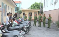 Khởi tố 6 đối tượng điều khiển xe mô tô lạng lách, làm vỡ gương ô tô