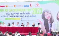 Thí sinh tìm kiếm cơ hội ngành nghề xét tuyển đại học 2023