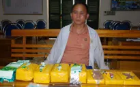 Bắt đối tượng vận chuyển 5 kg ma túy đá và 4 bánh heroin