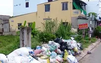Bãi rác ở Bến Tre bị chặn, rác ùn ứ khắp nơi