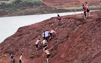 Cưỡi trâu qua hồ thủy điện, một người đuối nước tử vong