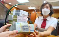 Nhiều ngân hàng tiếp tục hạ lãi suất tiết kiệm