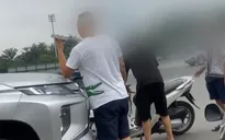 "Cò vé" náo loạn trước cổng sân vận động Mỹ Đình