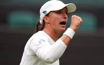 Iga Swiatek giành quyền vào vòng 2 Wimbledon