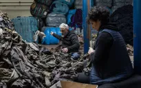 “Thủ phủ” tái chế đồ may mặc tại Italy