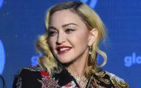 Madonna kiệt sức vì cố cạnh tranh với những ngôi sao trẻ