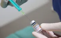 BioNTech đối mặt vụ kiện liên quan đến tác dụng phụ của vaccine COVID-19
