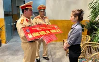 CSGT Quảng Bình đến từng hàng quán vận động "Đã uống rượu bia - Không lái xe"