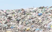 Đồng Nai: Bãi rác quá tải bốc mùi hôi thối ảnh hưởng nhiều hộ dân