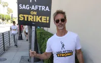 Từ Brad Pitt đến Jane Fonda: Sao Hollywood xuống đường ủng hộ cuộc đình công của diễn viên
