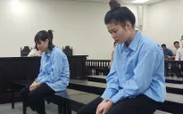 Hoãn phiên tòa xử vụ 2 bảo mẫu bạo hành bé 17 tháng tuổi đến tử vong