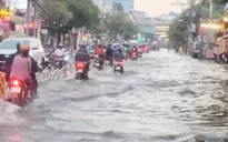 Nhiều tuyến đường ở TP. Hồ Chí Minh ngập nặng sau mưa lớn
