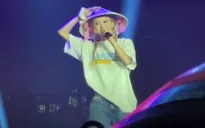Rosé (BLACKPINK) đội nón lá Việt Nam trong buổi diễn tập tại Las Vegas