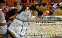 Áp lực bủa vây giá vàng
