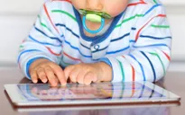 Sử dụng điện thoại có thể làm suy yếu sự phát triển của trẻ nhỏ
