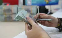 Lãi suất tiết kiệm tiếp tục giảm