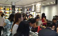 “Hàng hiệu” nhập cuộc khuyến mại, giảm giá đến 50%