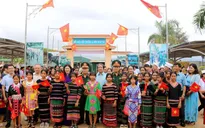 Bộ trưởng Bộ GDĐT thăm học sinh vùng khó trước thềm năm học mới