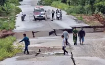 Tây Nguyên: Sạt lở tàn phá nhiều công trình đường xá