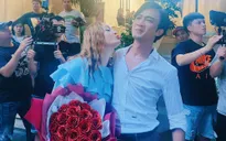 Hậu trường "Gia đình mình vui bất thình lình": Hà - Lan Phương "flex" hoa của chồng