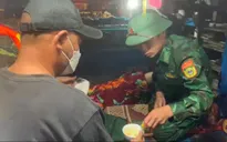 Quảng Bình: Bộ đội biên phòng kịp thời tiếp nhận ngư dân đột quỵ trên biển