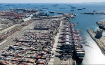 Thâm hụt thương mại của Mỹ giảm mạnh