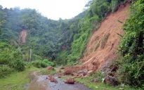 Vùng núi Bắc Bộ mưa giông, Trung Bộ nắng nóng