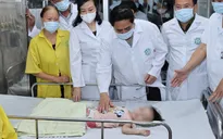 Thủ tướng thăm hỏi và động viên các nạn nhân vụ cháy chung cư mini