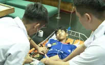 Vùng 4 Hải quân: Bàn giao ngư dân gặp nạn trên biển cho gia đình và địa phương