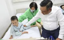 Chủ tịch UBND TP Hà Nội rút ngắn chuyến công tác nước ngoài, tới thăm nạn nhân vụ cháy chung cư mini