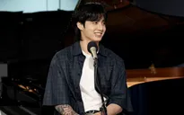 Ra mắt solo, Jungkook vẫn thích trình diễn cùng BTS