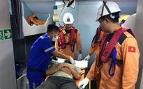 Kịp thời đưa ngư dân gặp nạn trên biển vào bờ cấp cứu