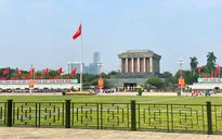 Hàng dài người xếp hàng vào Lăng viếng Chủ tịch Hồ Chí Minh trong ngày 2/9
