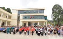 Lễ chào cờ trên đỉnh Suối Giàng