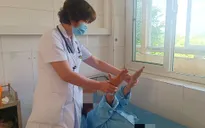 Sử dụng bóng cười liên tục 4 tháng, cô gái trẻ phải nhập viện