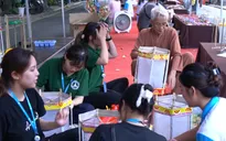 Lớp học làm đèn Trung Thu truyền thống của nghệ nhân 84 tuổi giữa phố cổ Hà Nội