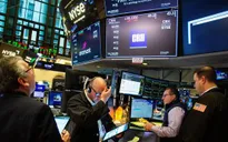 Cổ phiếu trên toàn cầu bị bán tháo kỷ lục
