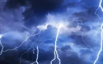 Bị sét đánh tử vong khi đang đánh cá trên biển