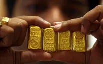 Giá vàng cắm đầu lao dốc