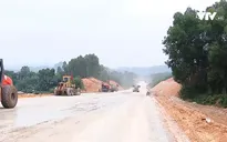 Thi công xuyên lễ trên cao tốc Phú Thọ - Tuyên Quang