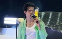 Joe Jonas vẫn đeo nhẫn cưới giữa tin đồn ly hôn